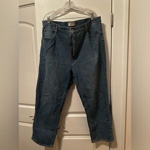 Medium Wash Abercrombie Ultra High Rise Ankle Straight Jean. Size 35/20 Regular